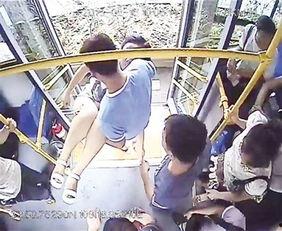 男人抱女人的视频,深情拥抱，见证真挚情感