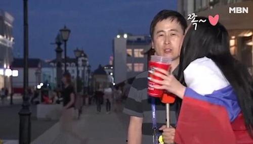 两女亲吻视频,两女深情亲吻，传递真挚情感